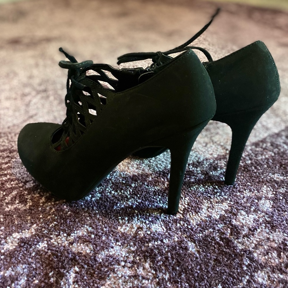 Madeline girl black 3” booties zip side heels 8.5